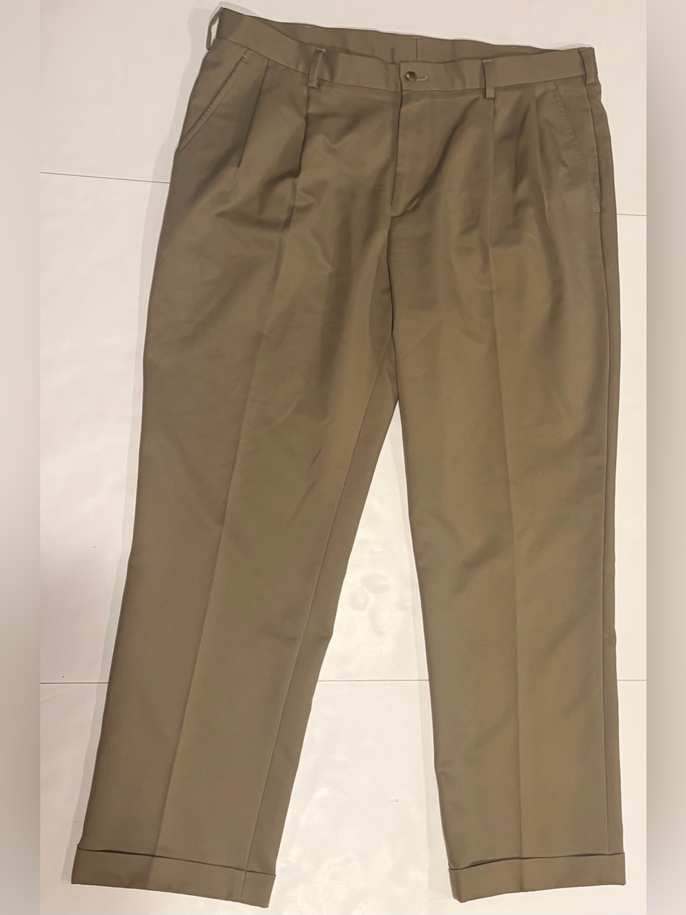 Van Heusen Traveler Dress Pants — Classic Fit (38x32)